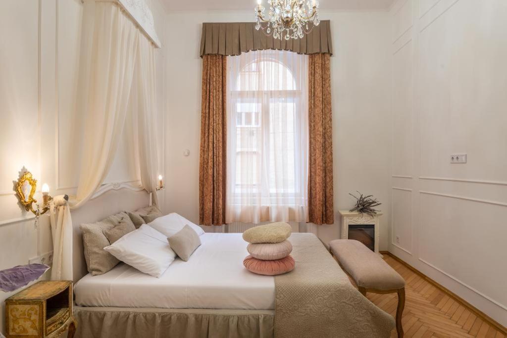 Regina Apartments On Kiraly Street Boedapest Buitenkant foto